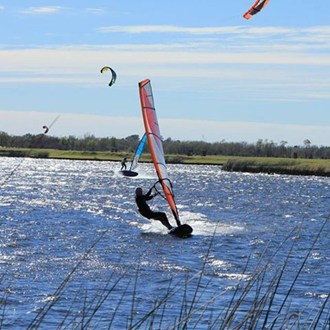 >Escuela Náutica/kayaks, windsurf y stand up paddle